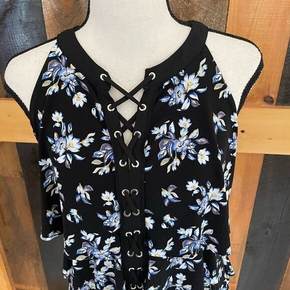 WHITE House Black Market layered ruffle lace up front top, size Small - Picture 2 of 5